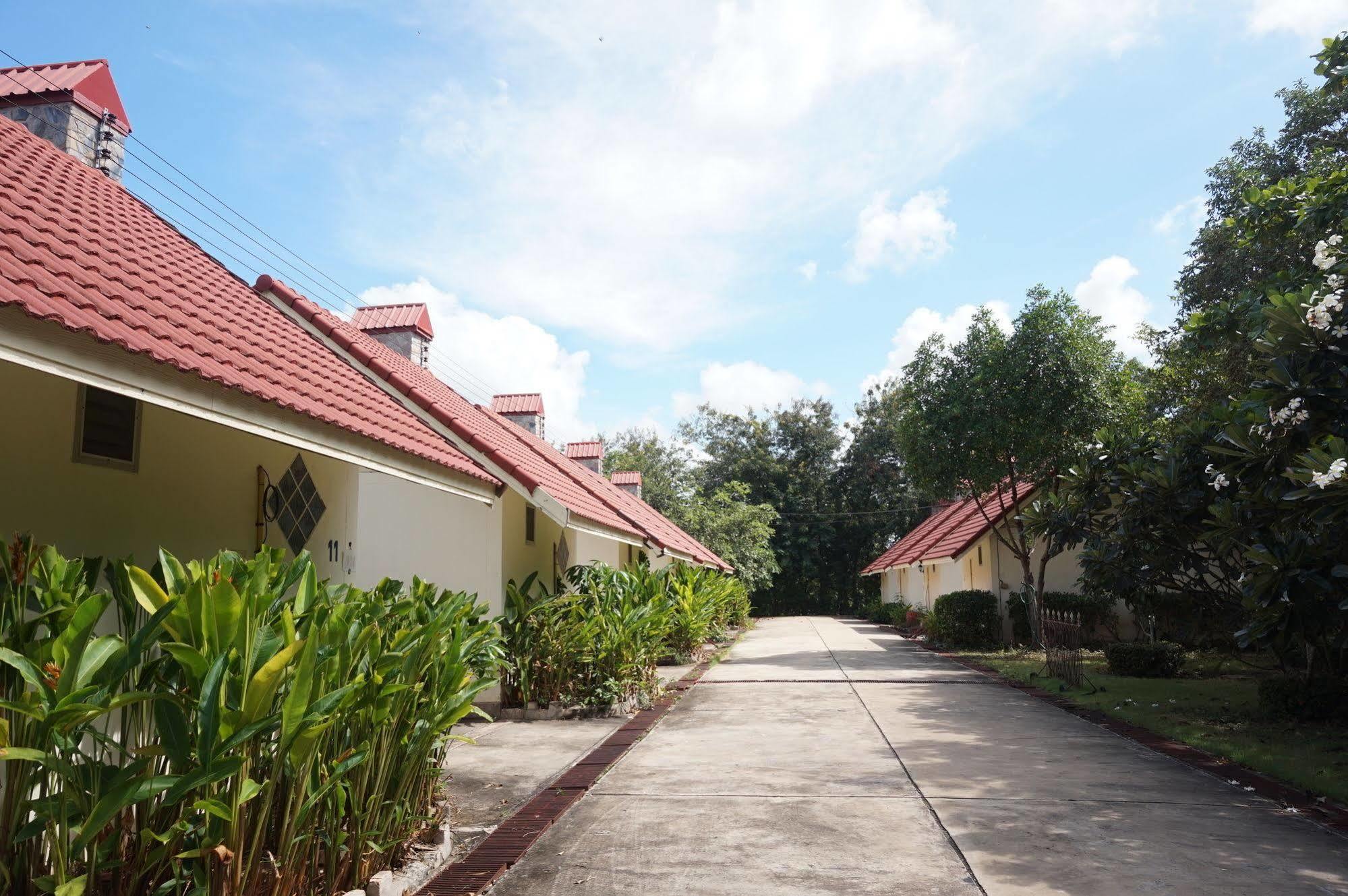 Ratchapreuk Resort Kalasin Esterno foto